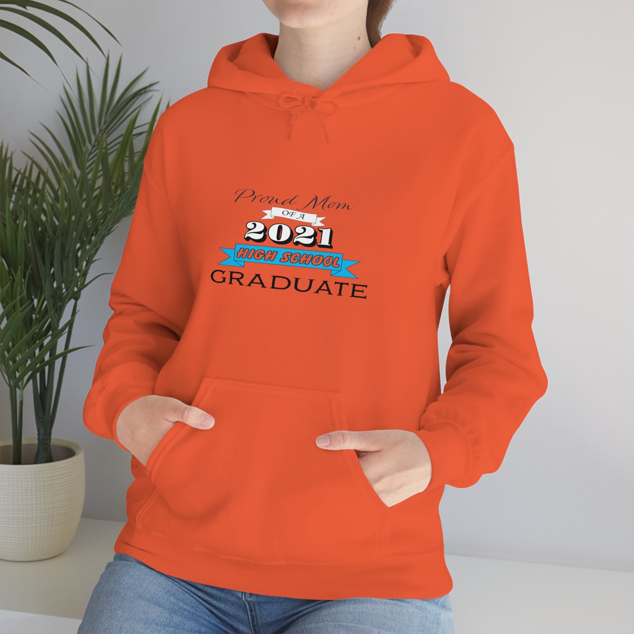 Proud Mom of a High School Graduate! Class Year Customizable - Unisex Heavy Blend™ Hooded Sweatshirt