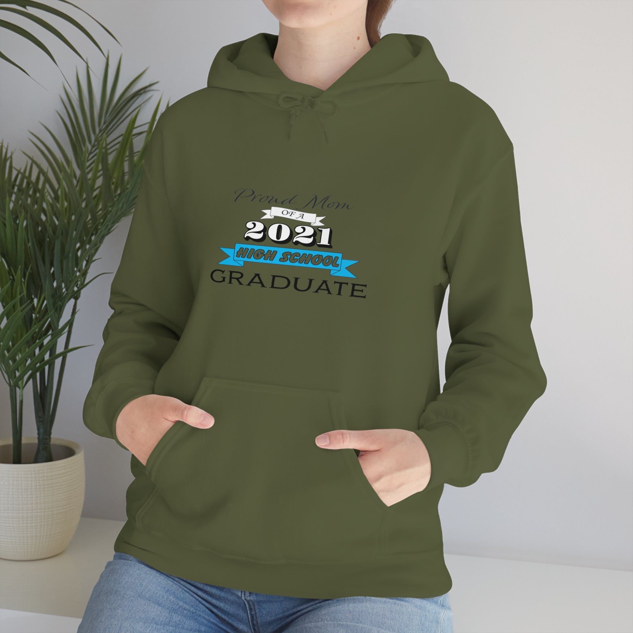 Proud Mom of a High School Graduate! Class Year Customizable - Unisex Heavy Blend™ Hooded Sweatshirt